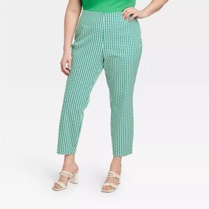 a new day NWT women’s 14 Green Geometric Women's Cropped Pants Crescent Moon Mod